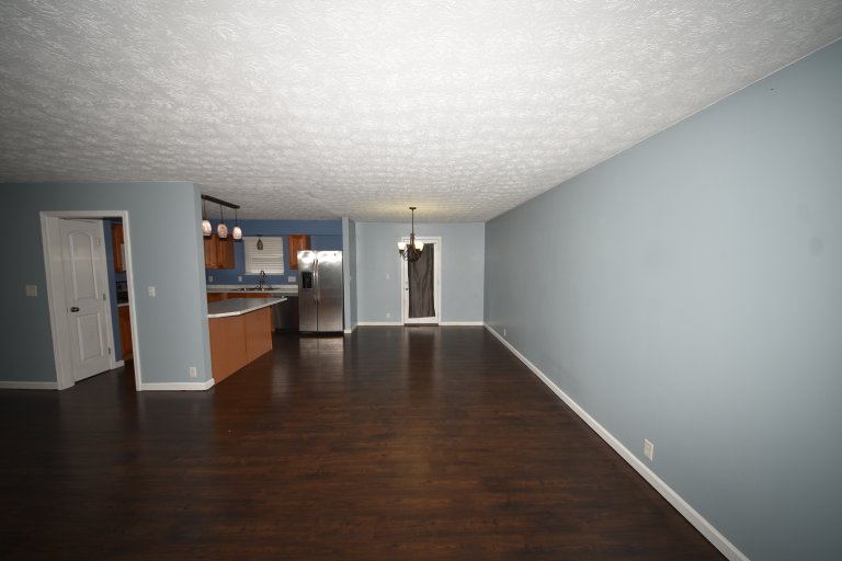 905 Shayler - Photo 3